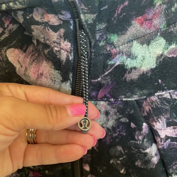 EUC lululemon scuba hoodie - Picture 3 of 4